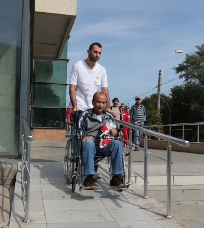 125 de hemodializaţi riscă să rămână fără asistent personal