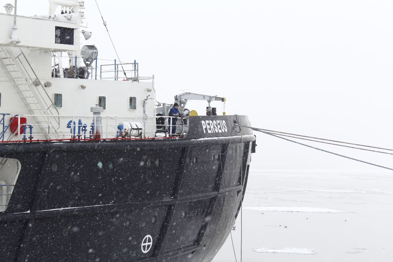 Pasagerii BLOCAȚI în Sulina, aduşi cu o navă a AFDJ Galaţi