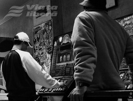 Tatăl s-a omorât după ce a jucat banii copilului