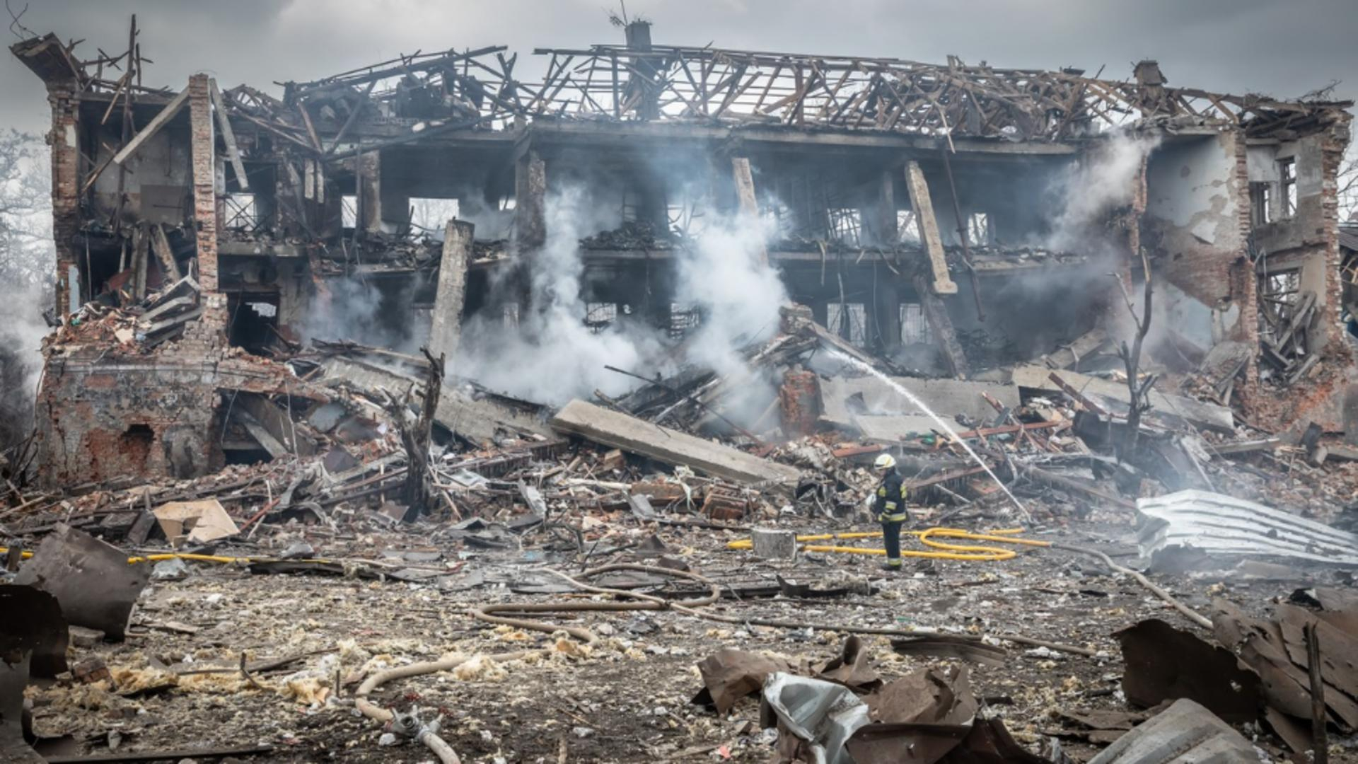 Noi explozii în Kiev în această dimineață, cel puțin doi morți. Premierii Poloniei, Cehiei și Sloveniei, așteptați în capitala Ucrainei, în ciuda bombardamentelor