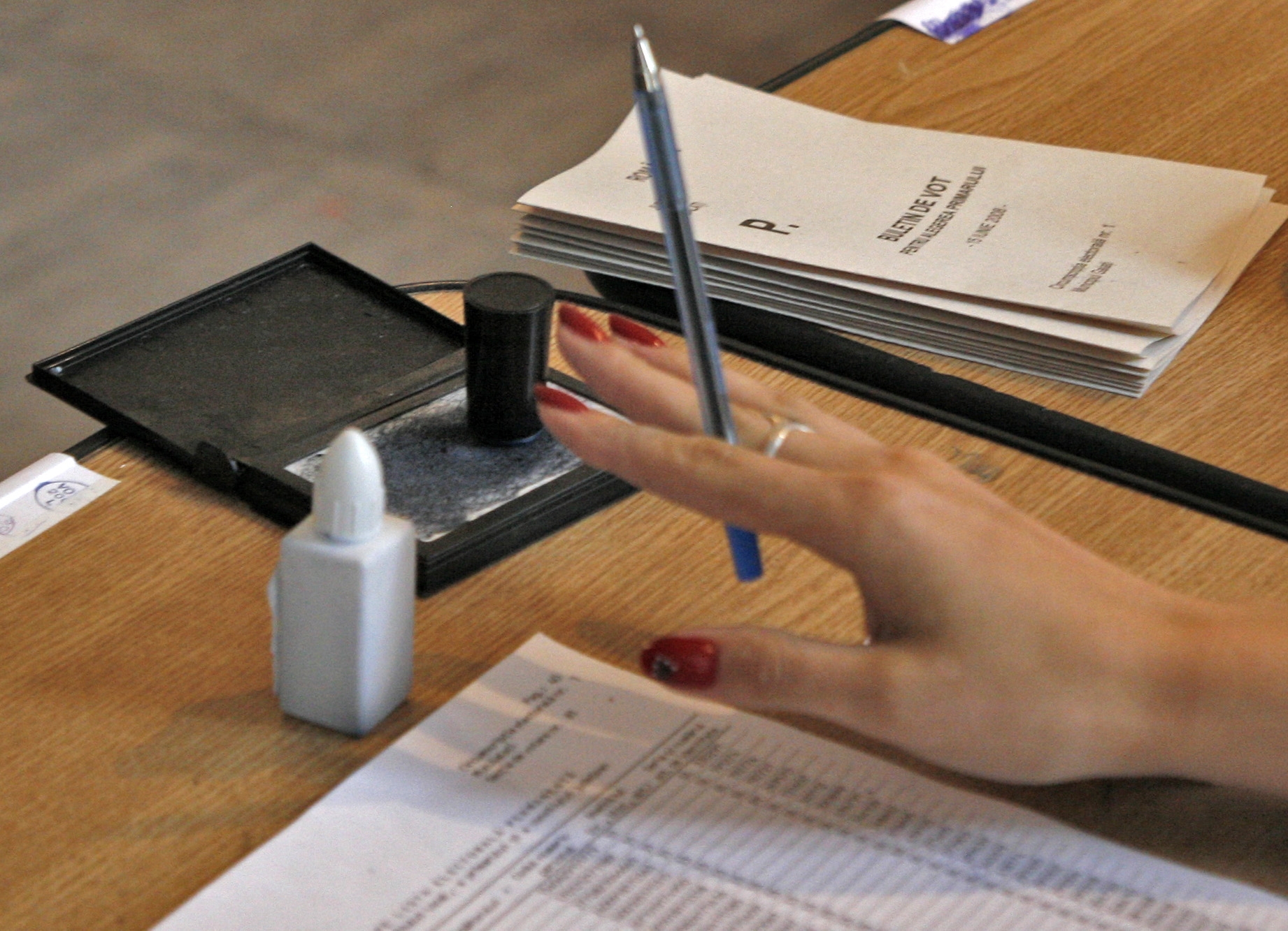 Paradoxuri - Mai mulţi alegători decât gălăţeni?