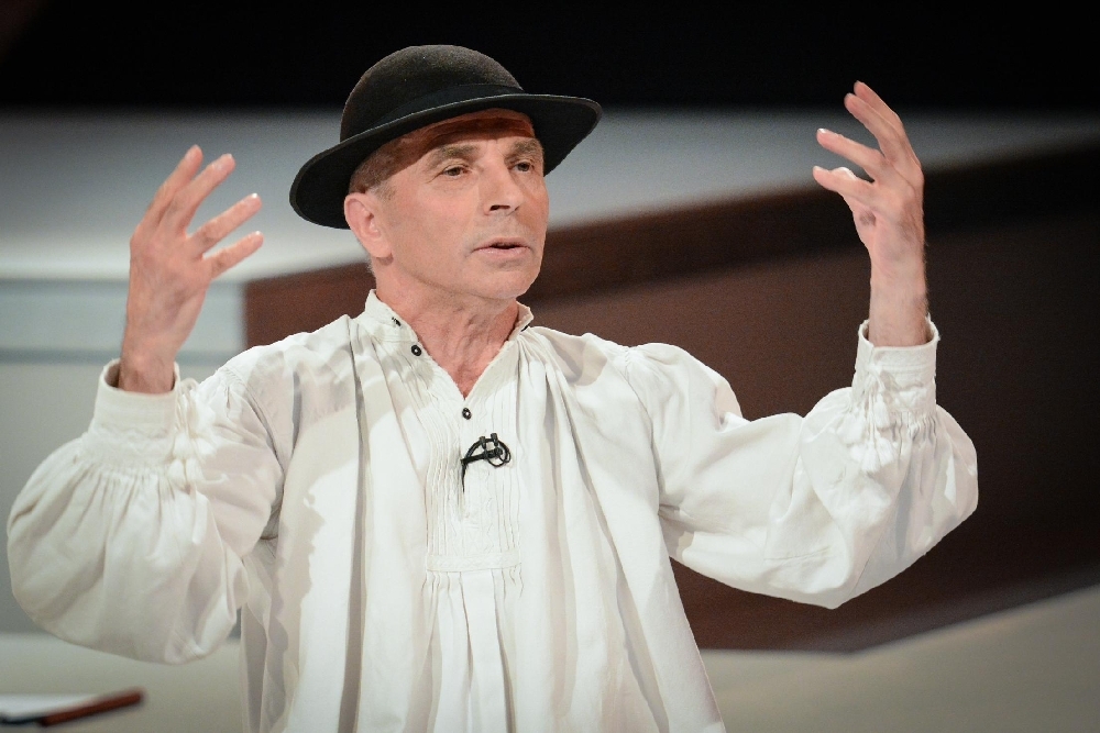 INTERVIU cu marele artist GRIGORE LEŞE: „Pentru mine este esenţial să colind şi să primesc colindători”