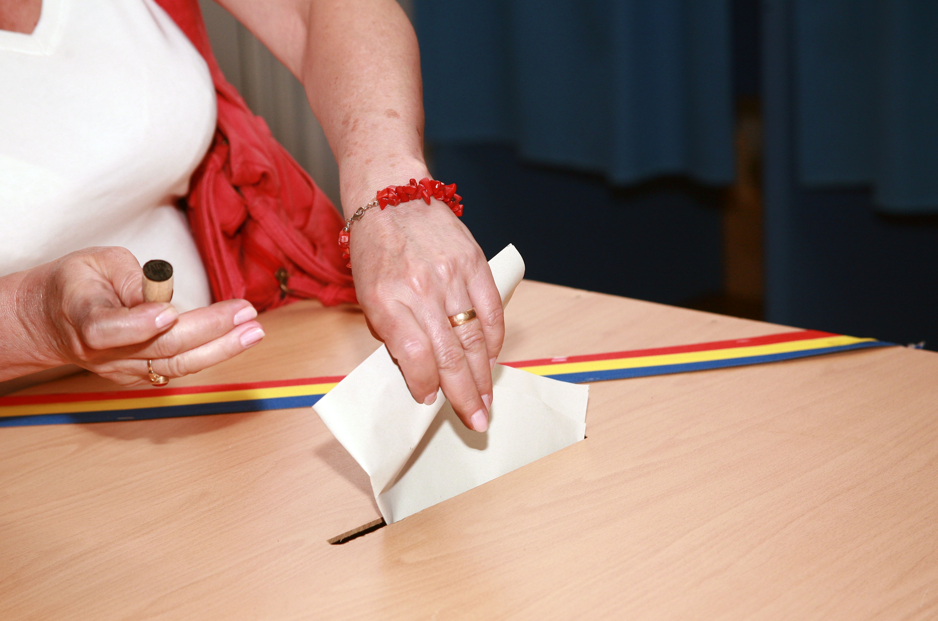  Prezenţa la urne/ 5,64 la sută dintre gălăţeni au votat la alegerile europarlamentare