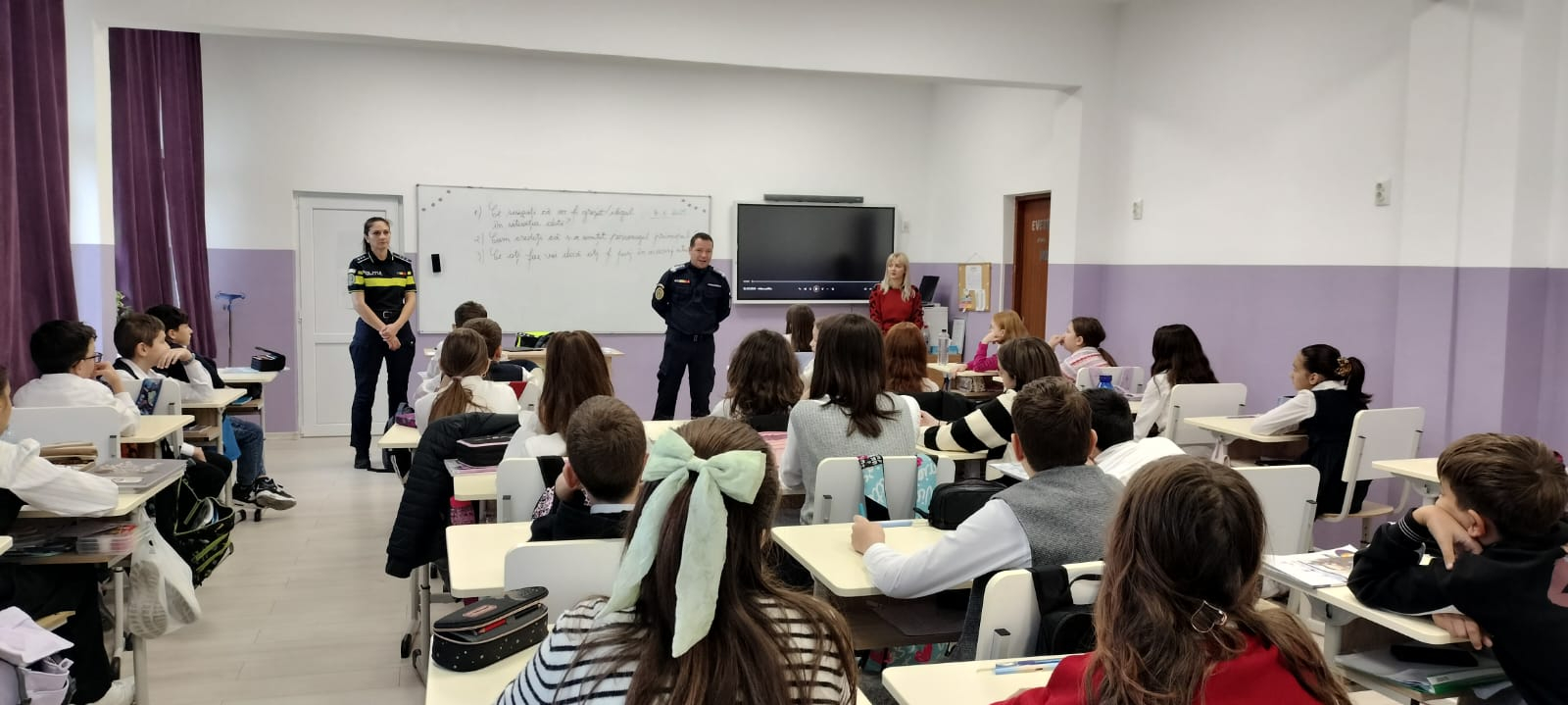 Jandarmii, elevii și „drumul cel bun” printre pericolele online