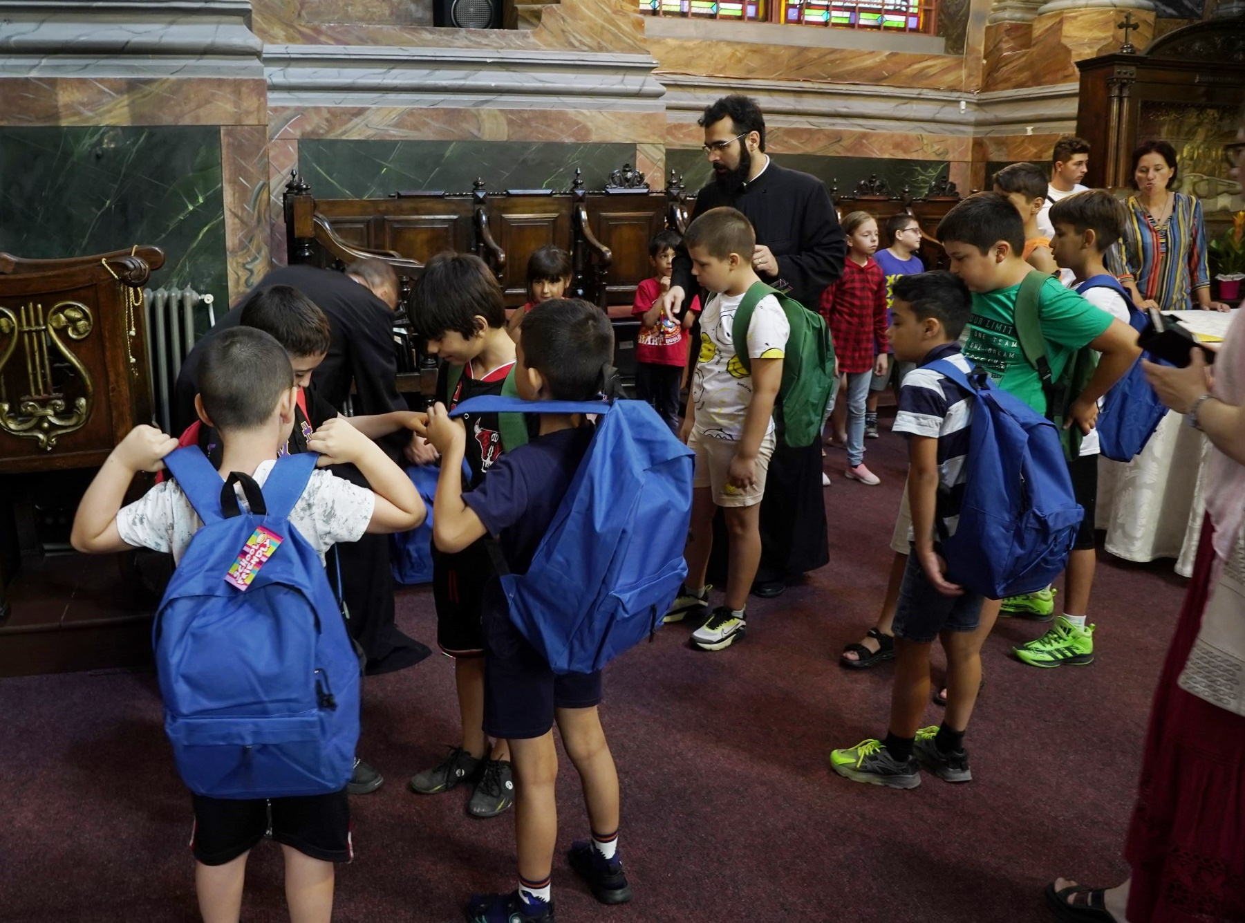 Sprijin pentru elevii cu posibilităţi materiale reduse