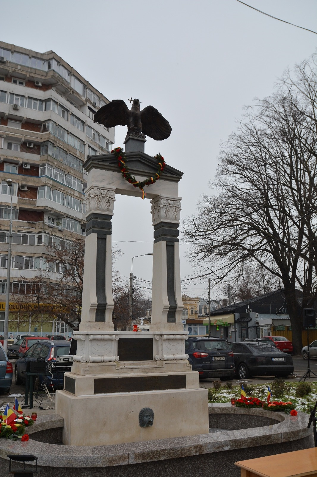 Cinste eroilor care au făcut posibil prezentul! Comemorare la Monumentul "Apărătorilor oraşului Galaţi"