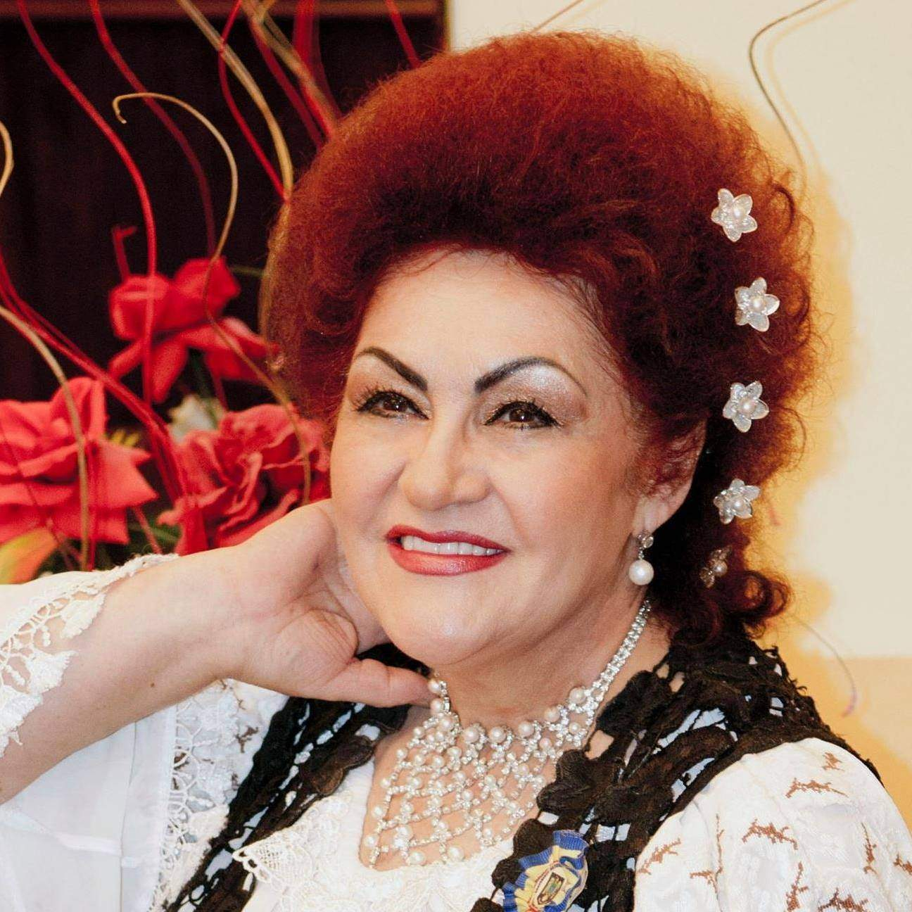 Cu faţa ca o piersică frumoasă. La 77 de ani!