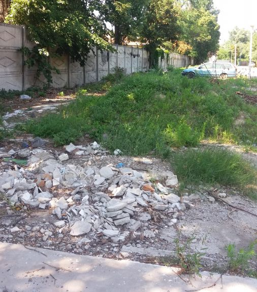 Parcarea de lângă Colegiul "C. Negri", încă la stadiul de vis frumos