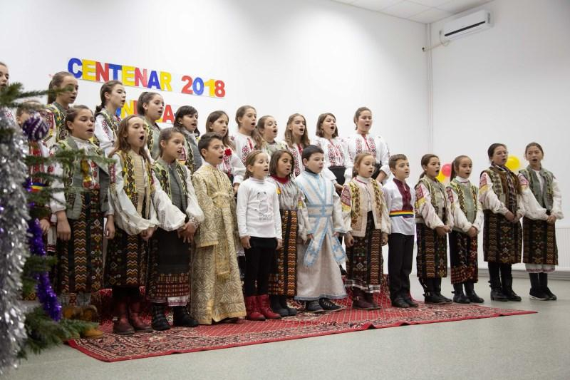 Spectacol de colinde tradiţionale româneşti