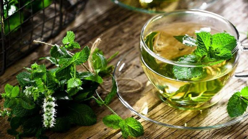 Cele mai bune leacuri în caz de balonare. O problemă digestivă frecventă în perioada sărbătorilor