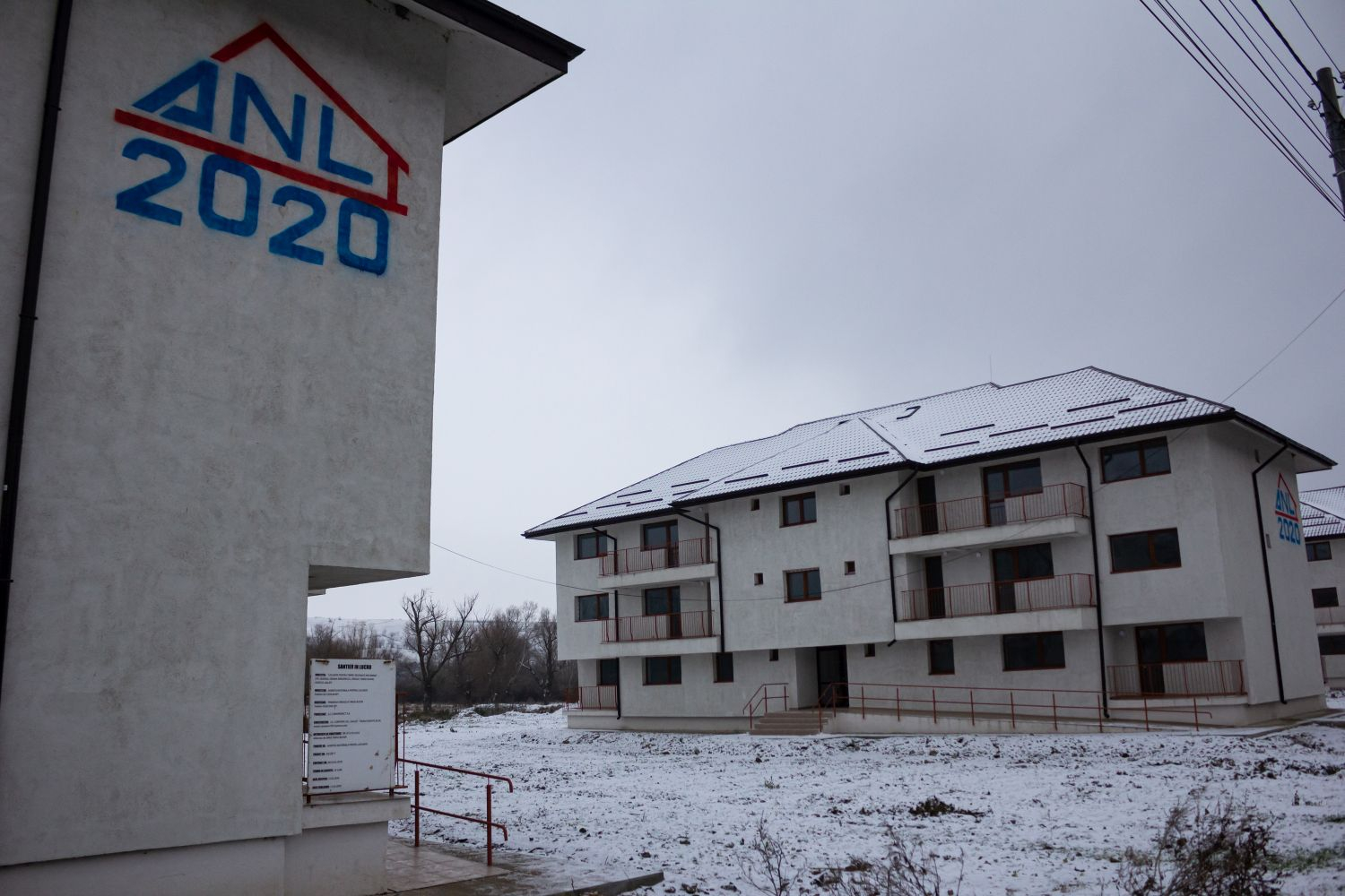 Blocuri ANL construite în mlaștină la Târgu Bujor