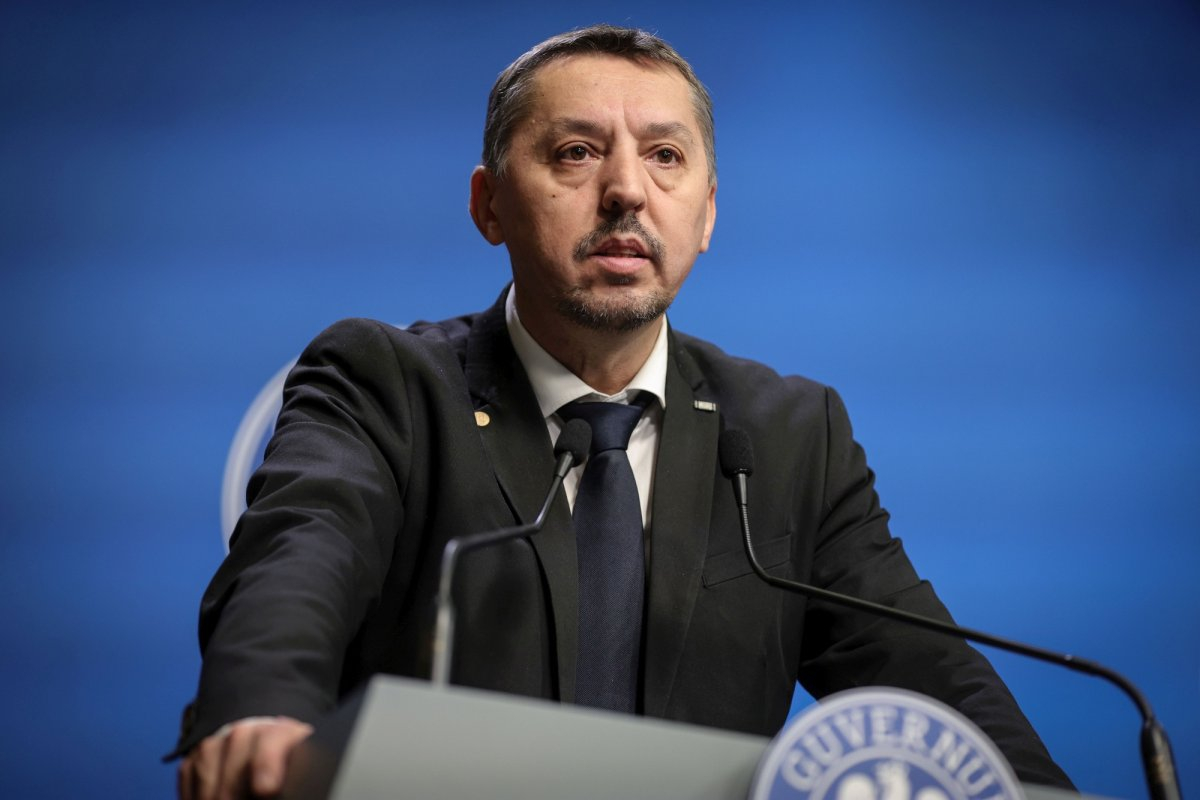 Ministrul David, apă la moara bârfei publice