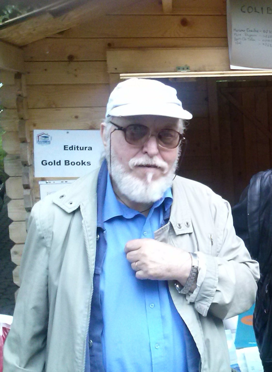 Părintele Pânzarului aşteaptă încă acolo, Sus...