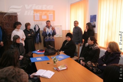 În aşteptarea lui Boc, la şcoala din Băleni