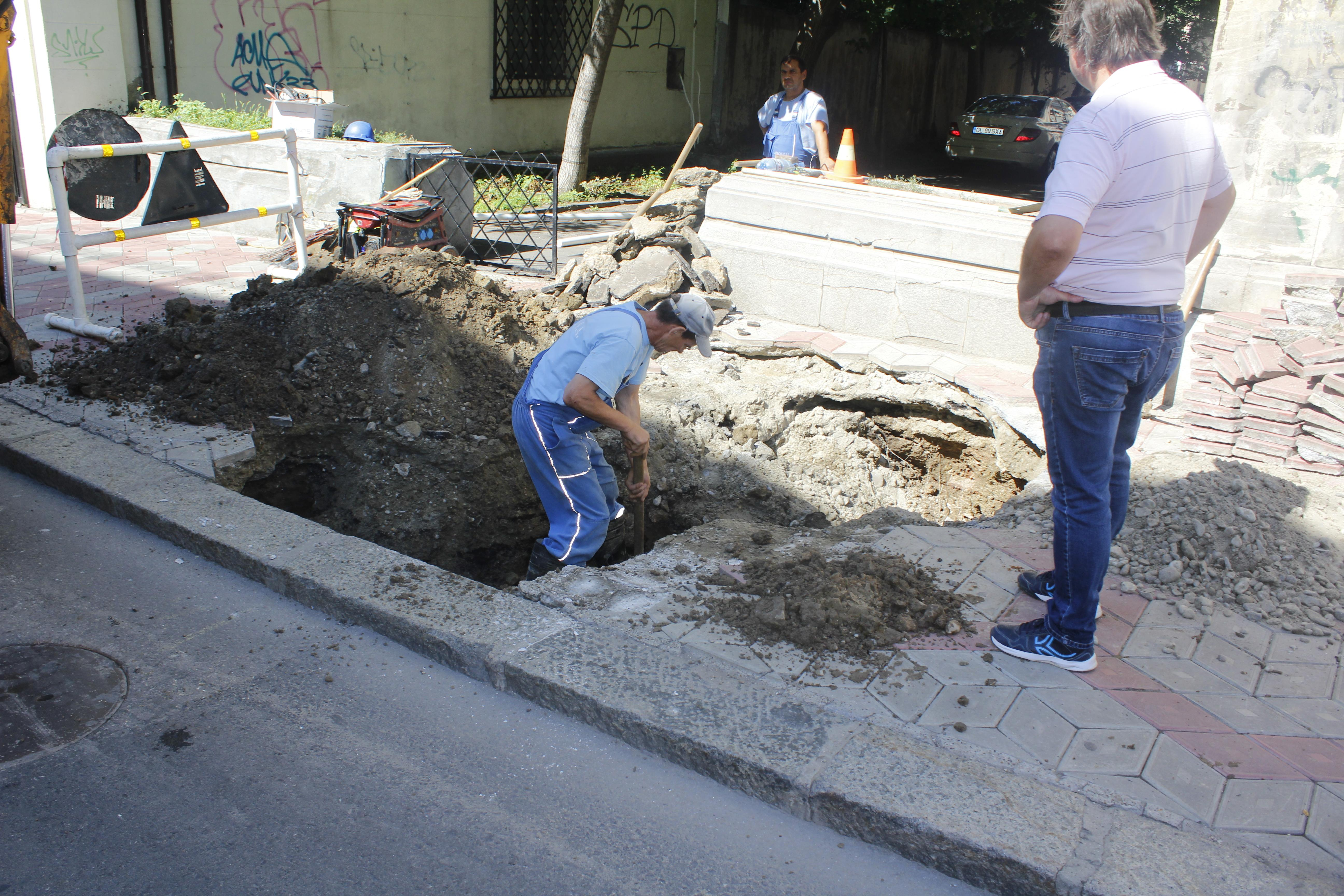 Oraşul s-a umplut de gropi