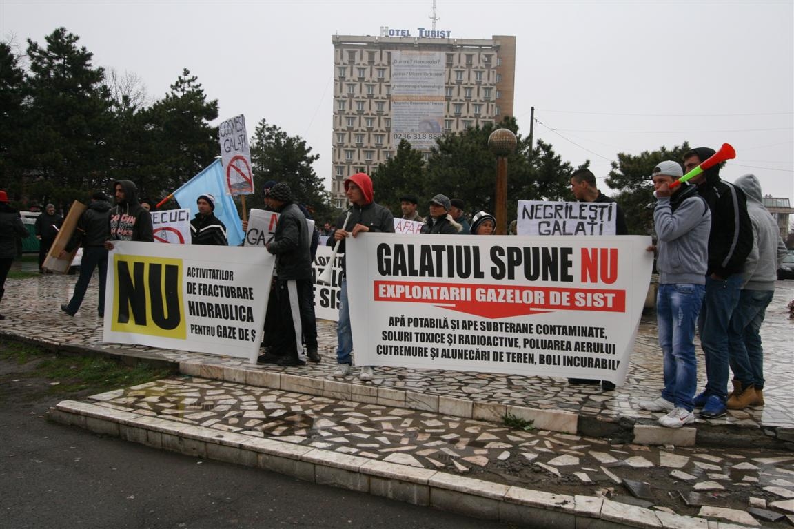 Gălăţenii au protestat împotriva exploatării gazelor de şist