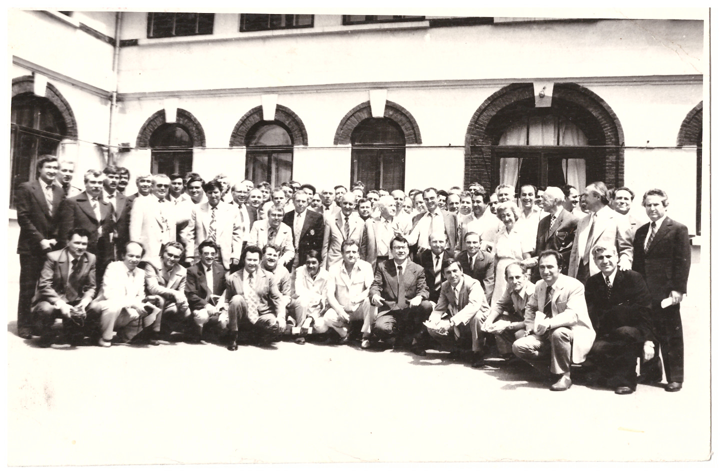 Şi noi am fost, odinioară, elevi la LVA! Generaţia 1955 de „alecsandrini” se întâlneşte cu cea actuală