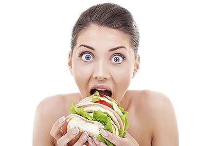 Cum să REDUCI POFTA DE MÂNCARE. Două metode eficiente