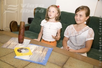 Două fetiţe din Galaţi, premiate la Festivalul Tinereţii de la Costineşti