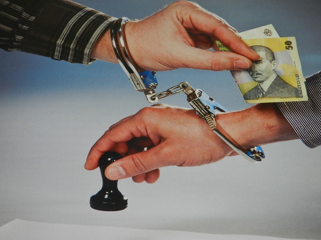 O altă faţă a ALEGERILOR la Galaţi. Mai mulţi votanţi şi-au VÂNDUT opţiunile pe BANI şi BĂUTURĂ