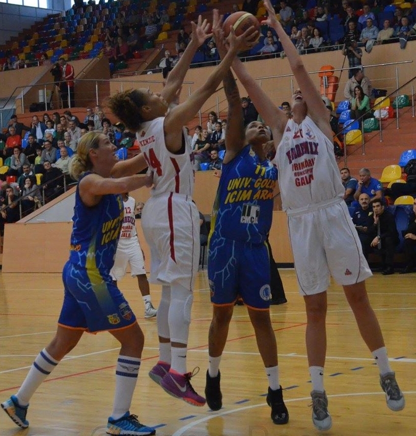 Baschetbalistele de la Phoenix au pierdut la Braşov, antrenorul acuză dur arbitrajul