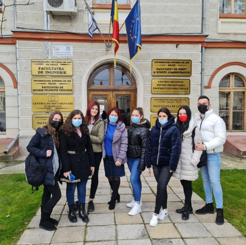 Elevii de la Economic, implicaţi în cercetare la Universitate