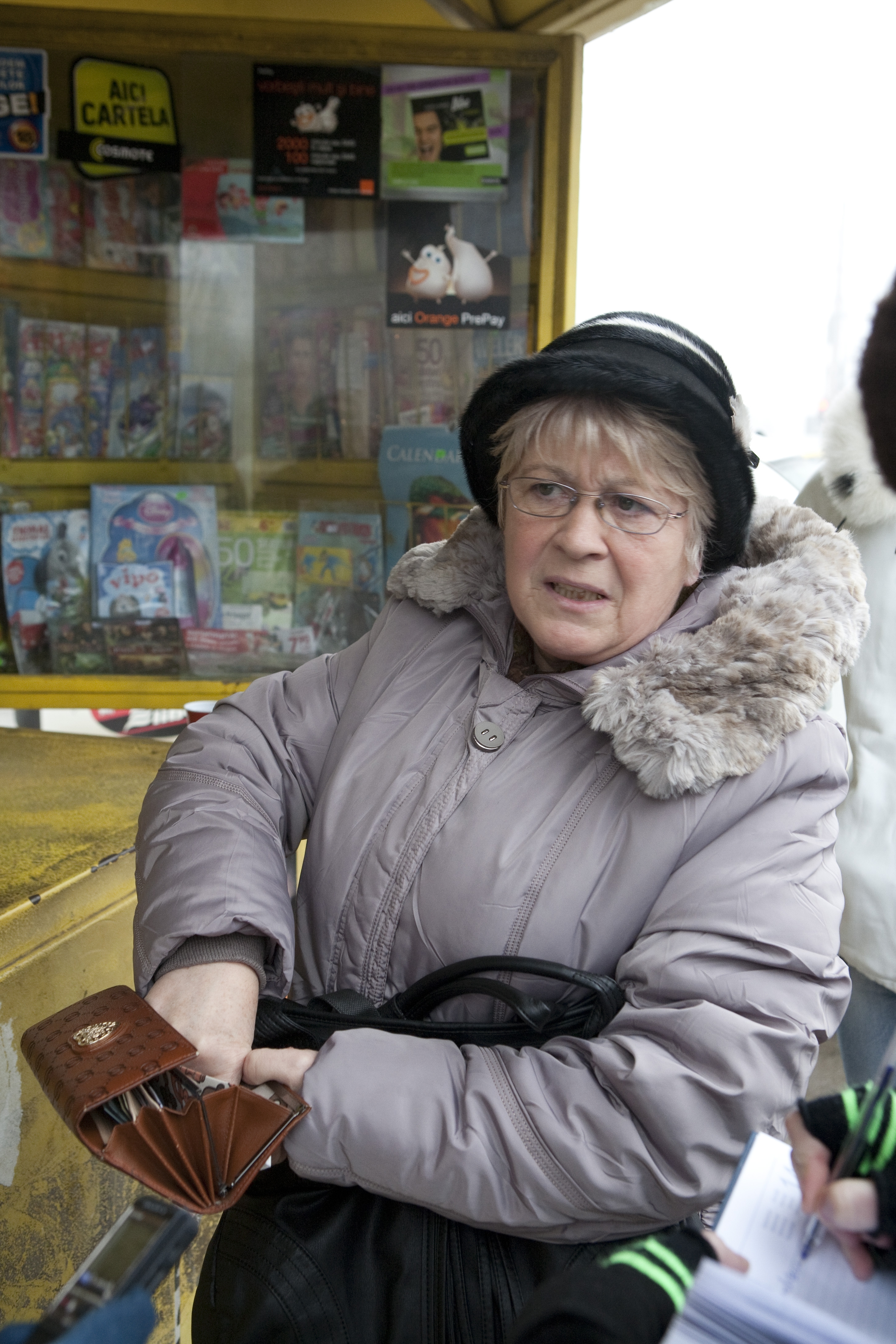 Piaţă lipsă, marfă puţină şi preţuri enorme în Bariera Traian