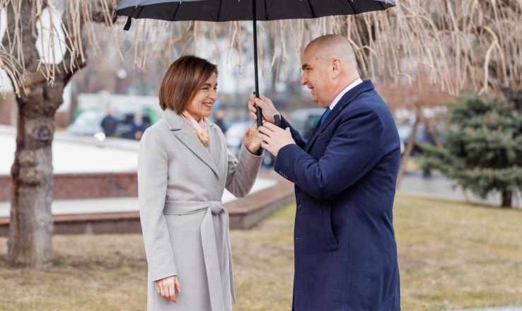 Plouă, plouă, Babele se ouă