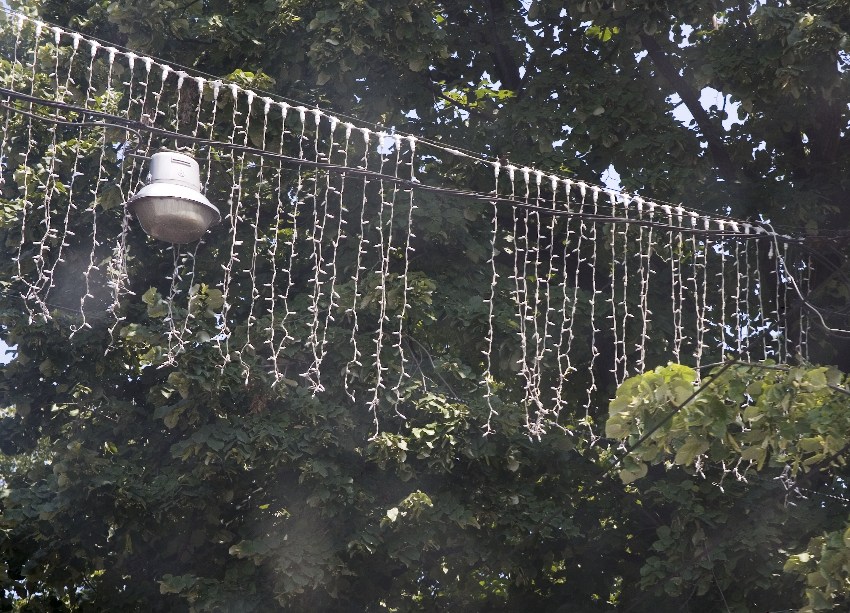 Iluminatul festiv al Galaţiului, scos la licitatie