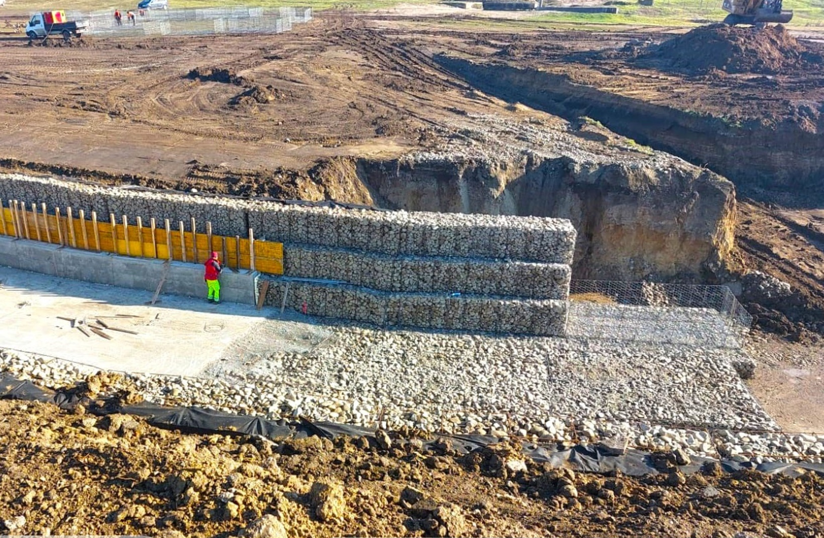 Se refac drumurile afectate de inundaţii