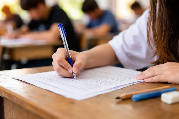 Prima zi a Evaluării Naționale. „Examenul nu a necesitat decât cunoștințe de bază și concentrare”