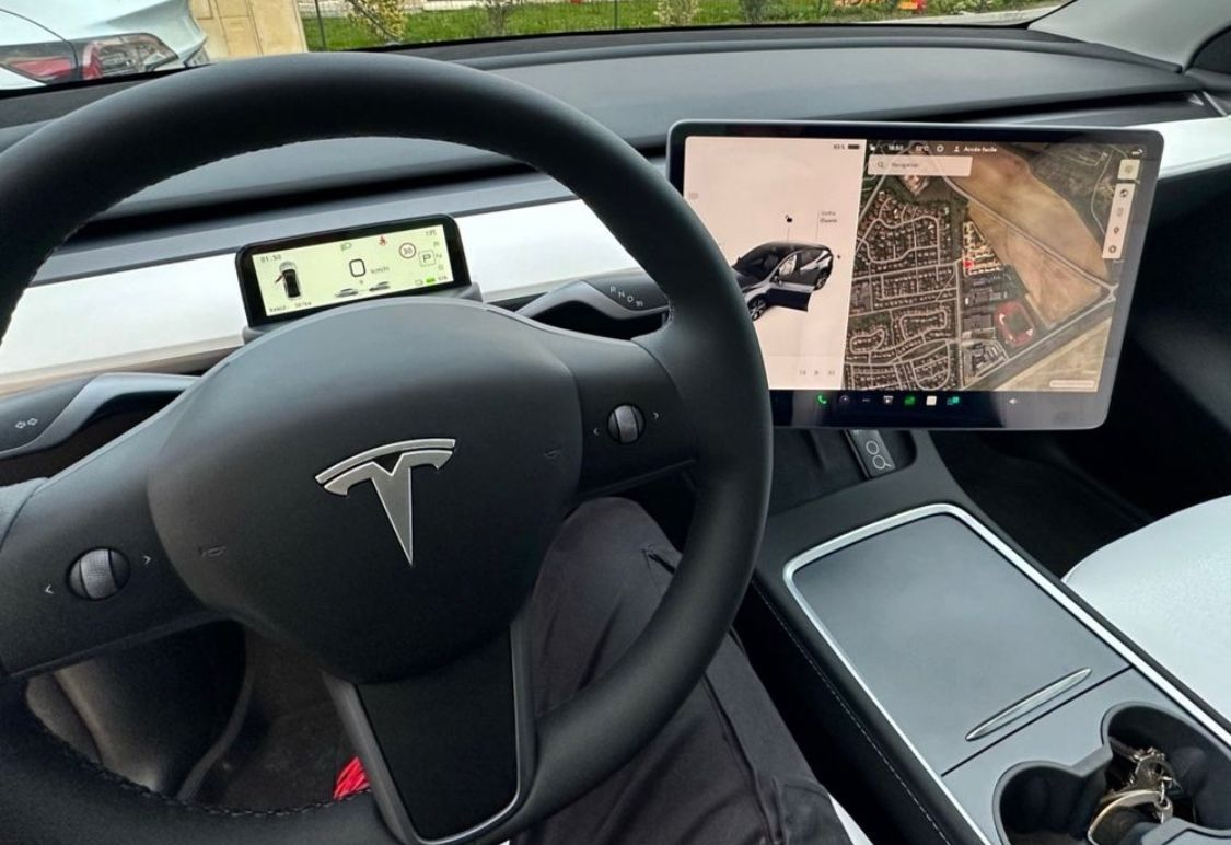 Un nou impozit intrat în vigoare pentru persoanele cu mașini și case scumpe