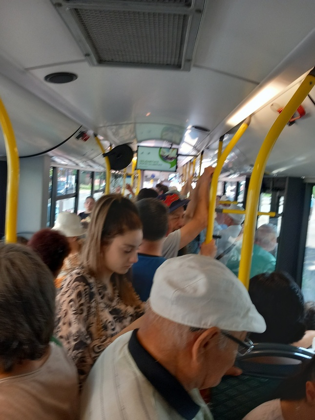Programul de vară al Transurb, o bătaie de joc, spun gălăţenii