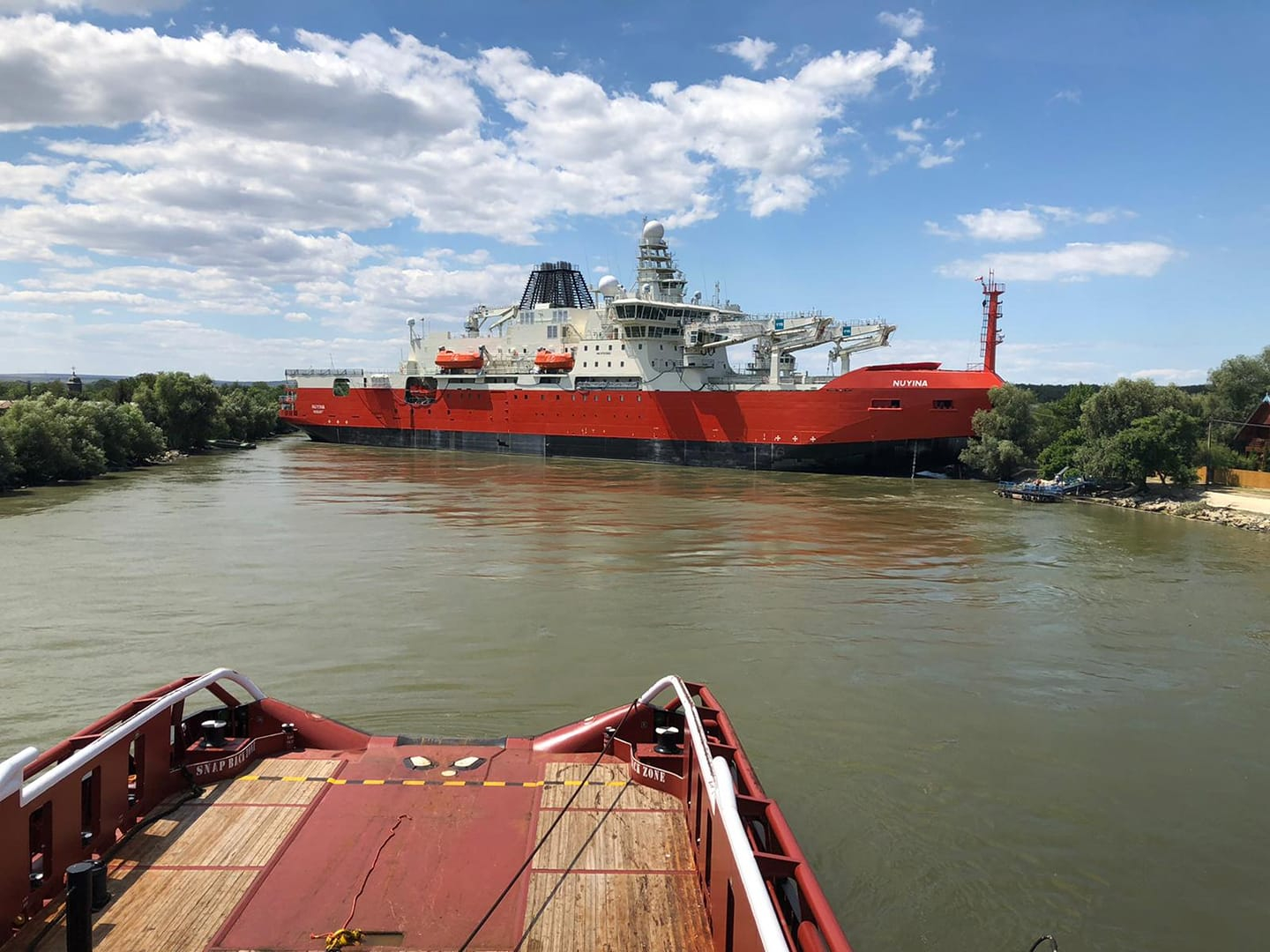 ”Blestemul Rostock” - Spărgătorul de gheaţă ”Nuyina”, eşuat pe Canalul Sulina!