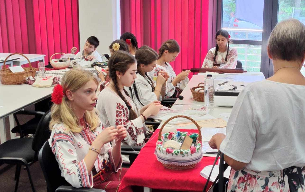 Elevi din Galați, la Olimpiada Națională de Meșteșuguri Artistice Tradiționale