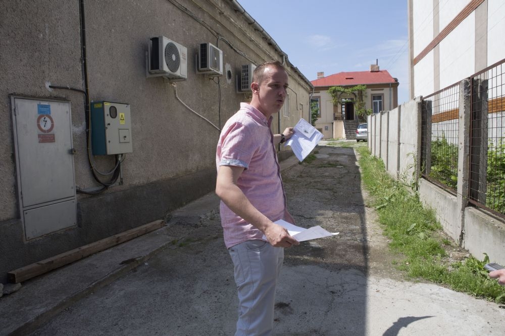 CONFLICTUL porţii din centrul oraşului Galaţi continuă: Suspendarea DEMOLĂRII, decisă după... demolare!