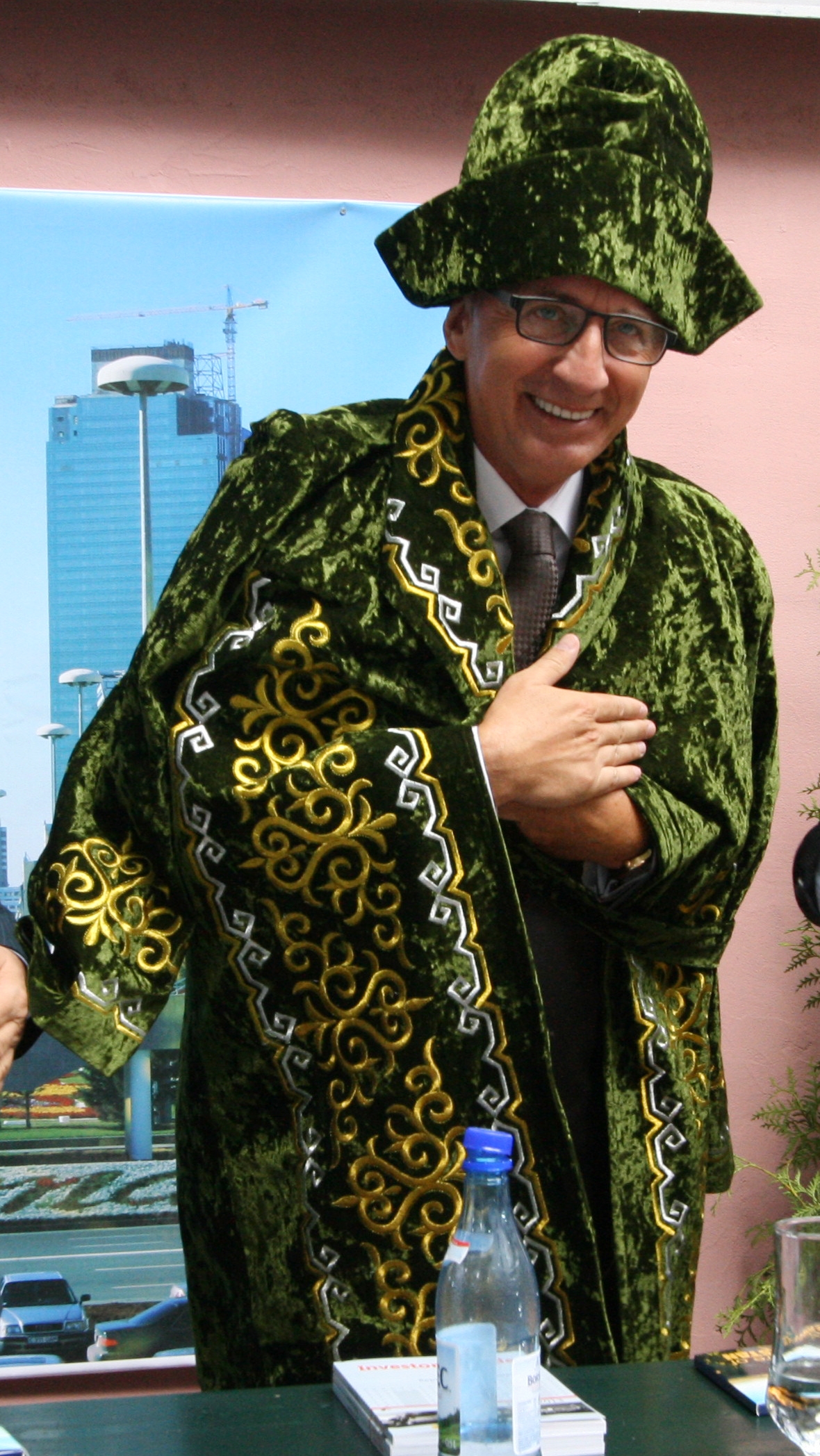 PAMFLET/ Nu e glumă, e Noul Stan: Khazah Stan