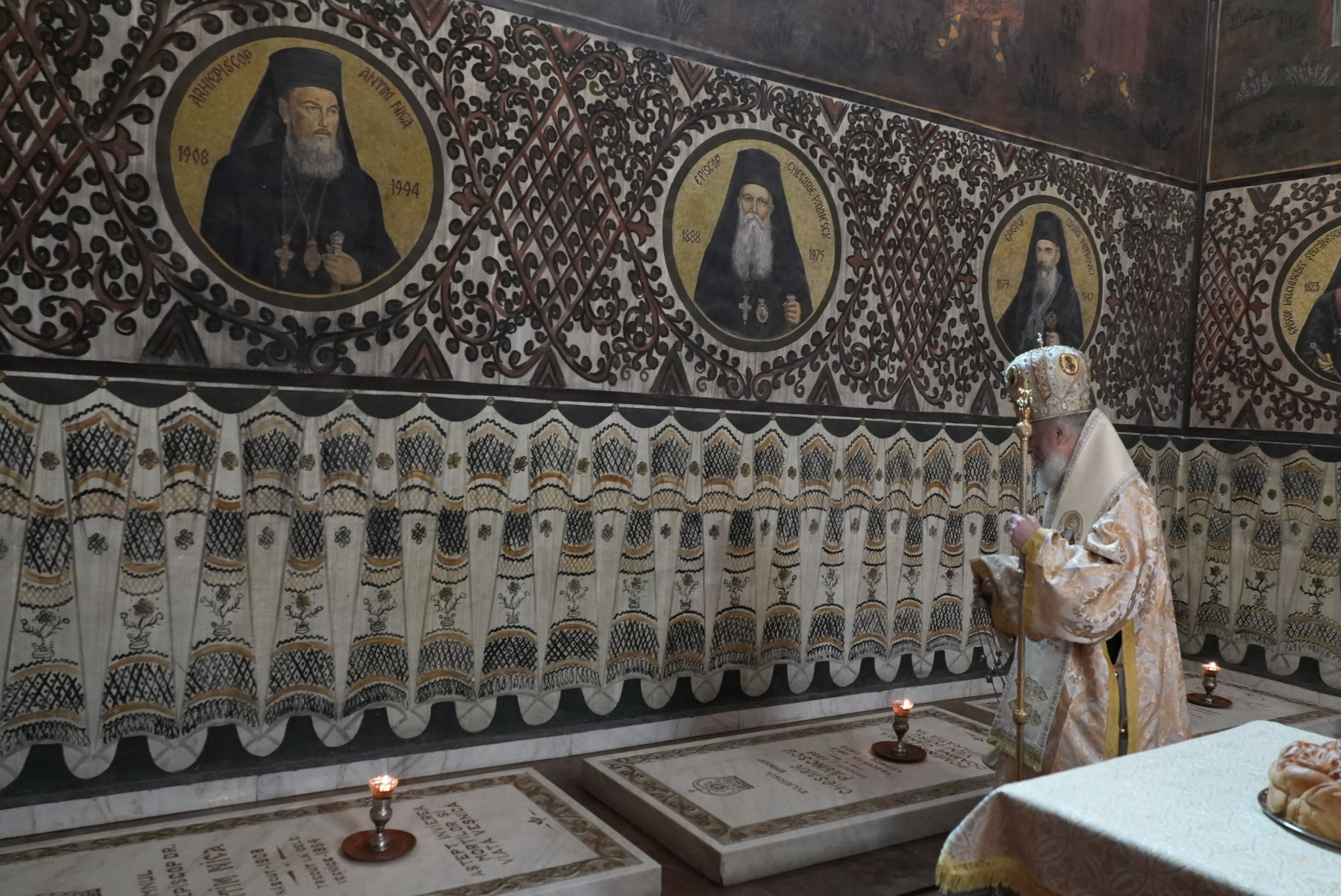 Parastas pentru trei ierarhi ai Bisericii Ortodoxe Române