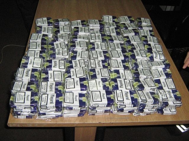 Ţigări de contrabandă descoperite de câinele poliţist 