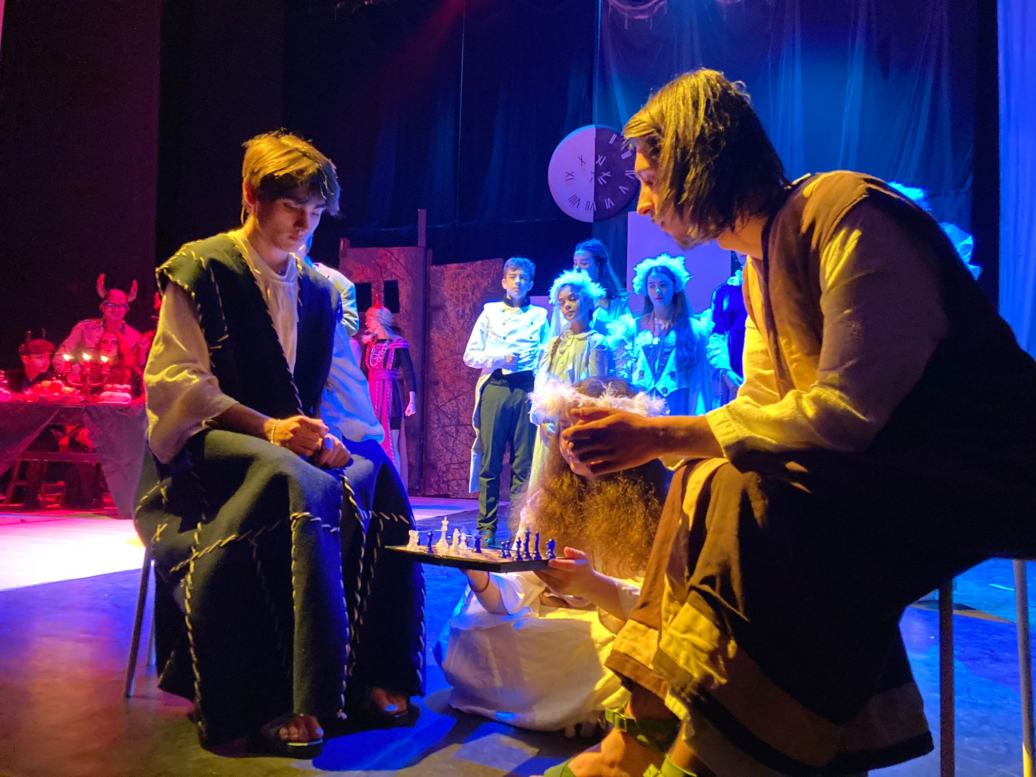 Copiii Dramaticului câştigă pariul cu viaţa prin spectacol