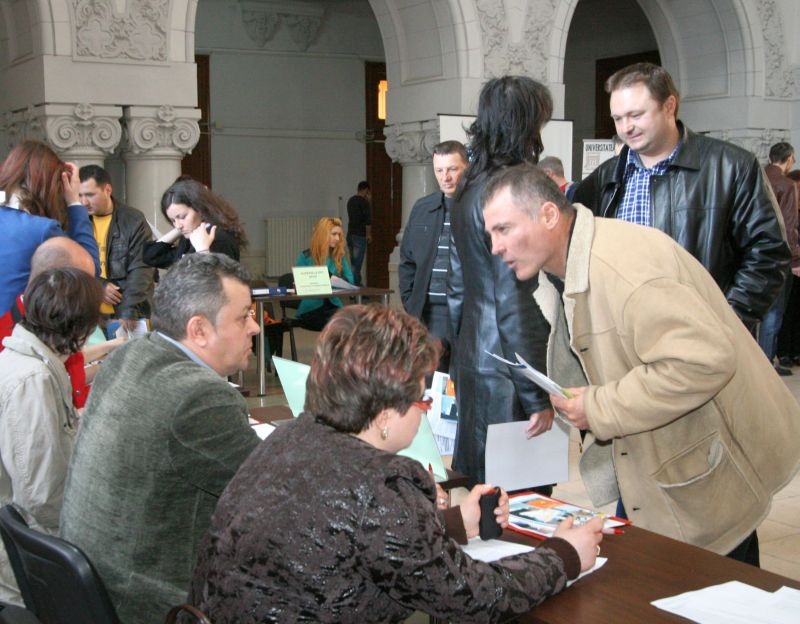 Şomerii şi angajatorii din Galaţi n-au bătut palma: Sute de locuri de muncă au rămas neocupate