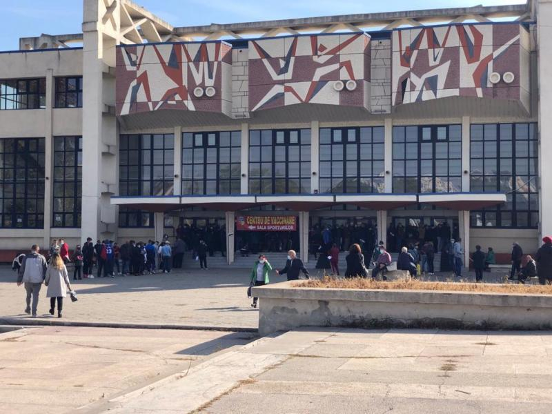 Zeci de mii de locuri disponibile pentru vaccinare împotriva COVID-19