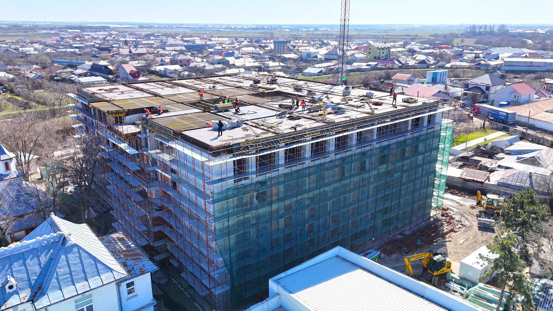 Se întâmplă ACUM, pe șantierul noului spital de la Tecuci. Se pregătește turnarea planșeului ultimului etaj