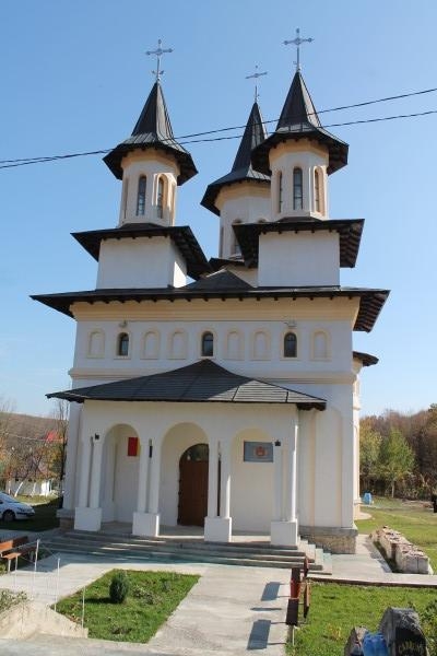 Hram la mânăstirea Toflea, săptămâna viitoare 