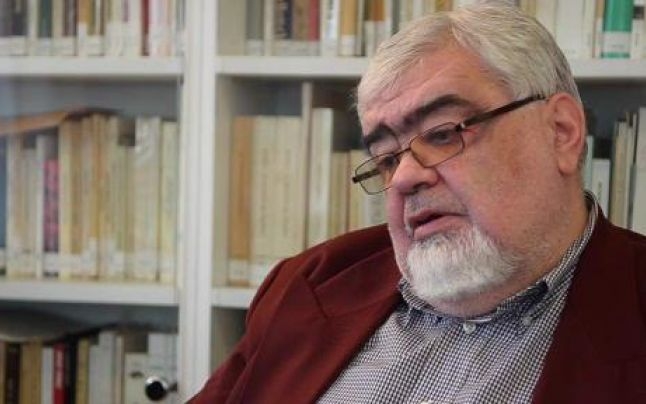 „Deschideţi cărţile, închideţi antenele!”/ Protest de solidaritate cu scriitorul Andrei Pleşu, la Galaţi 