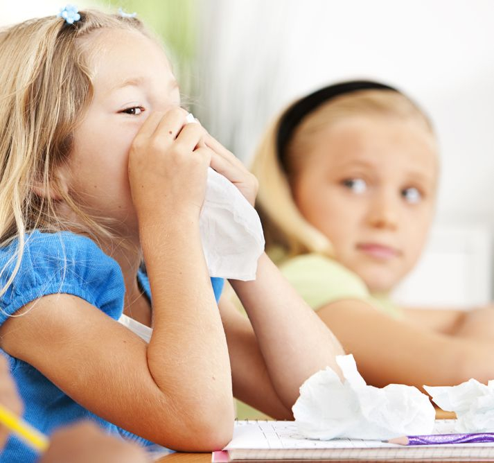 Părinţii îşi trimit copiii bolnavi la şcoală