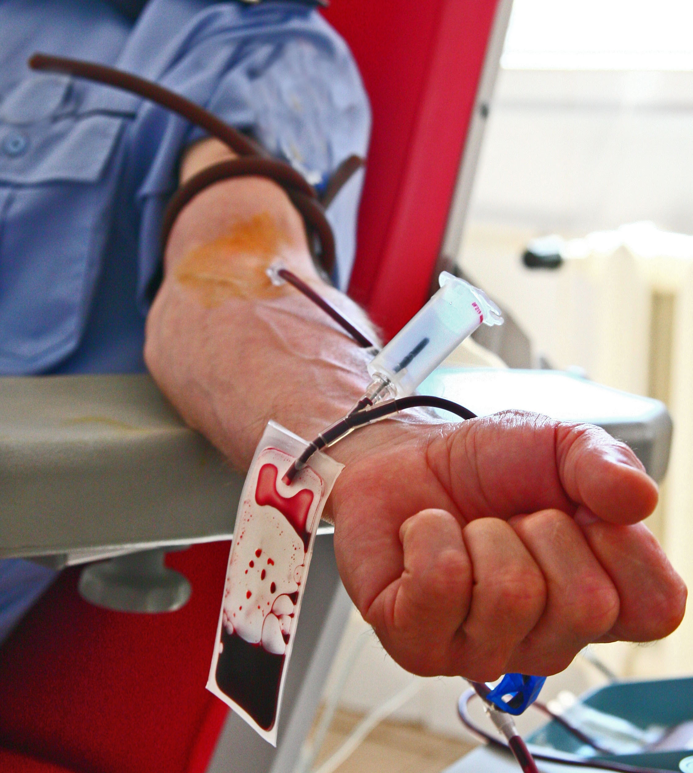 Au vrut să doneze sânge, dar au aflat că sunt bolnavi