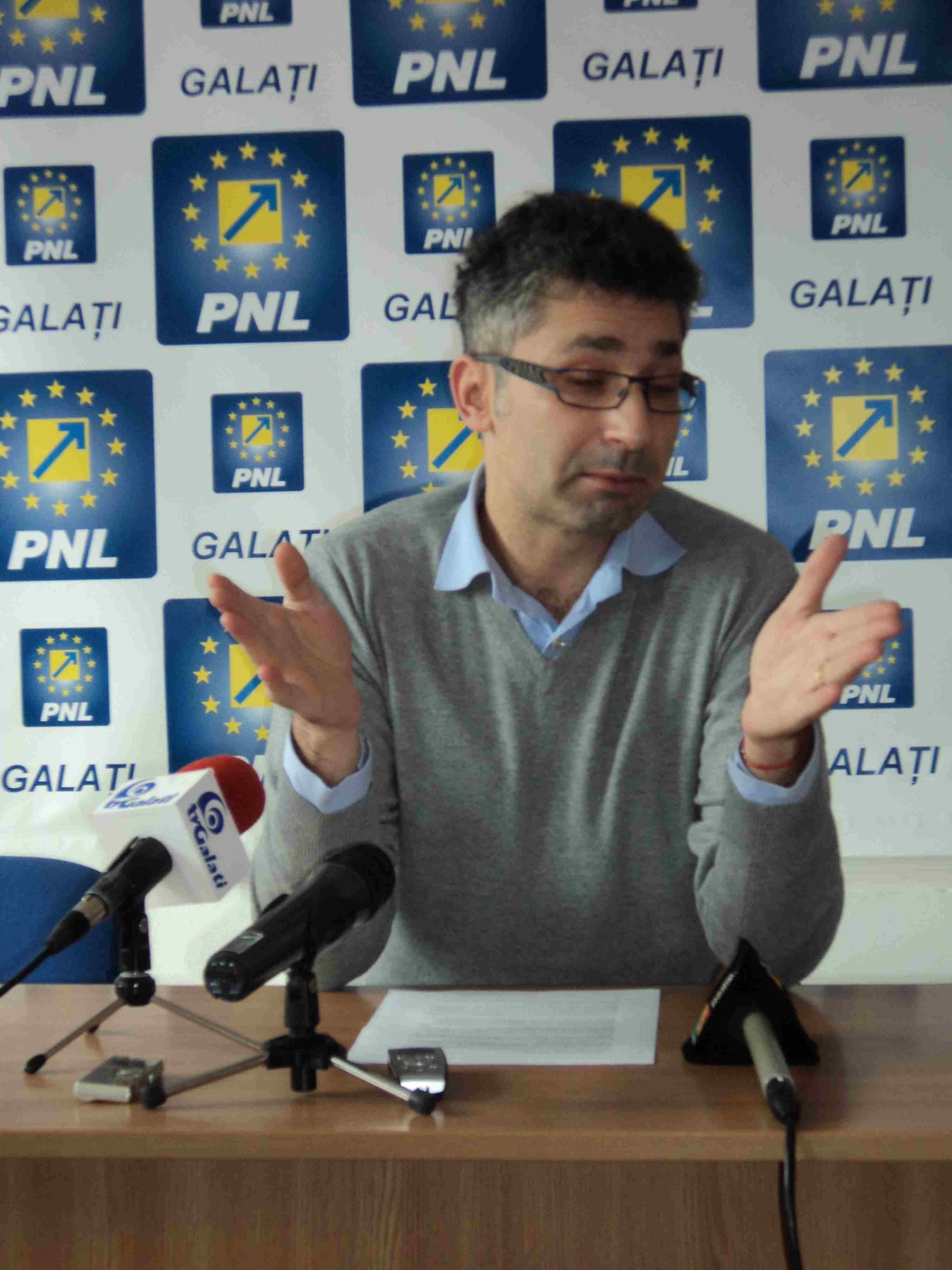 POLITICĂ DE WEEKEND/ Un fluturaş pentru liniştea lui Ciumacenco. Cum se apără liberalul de energiile negative