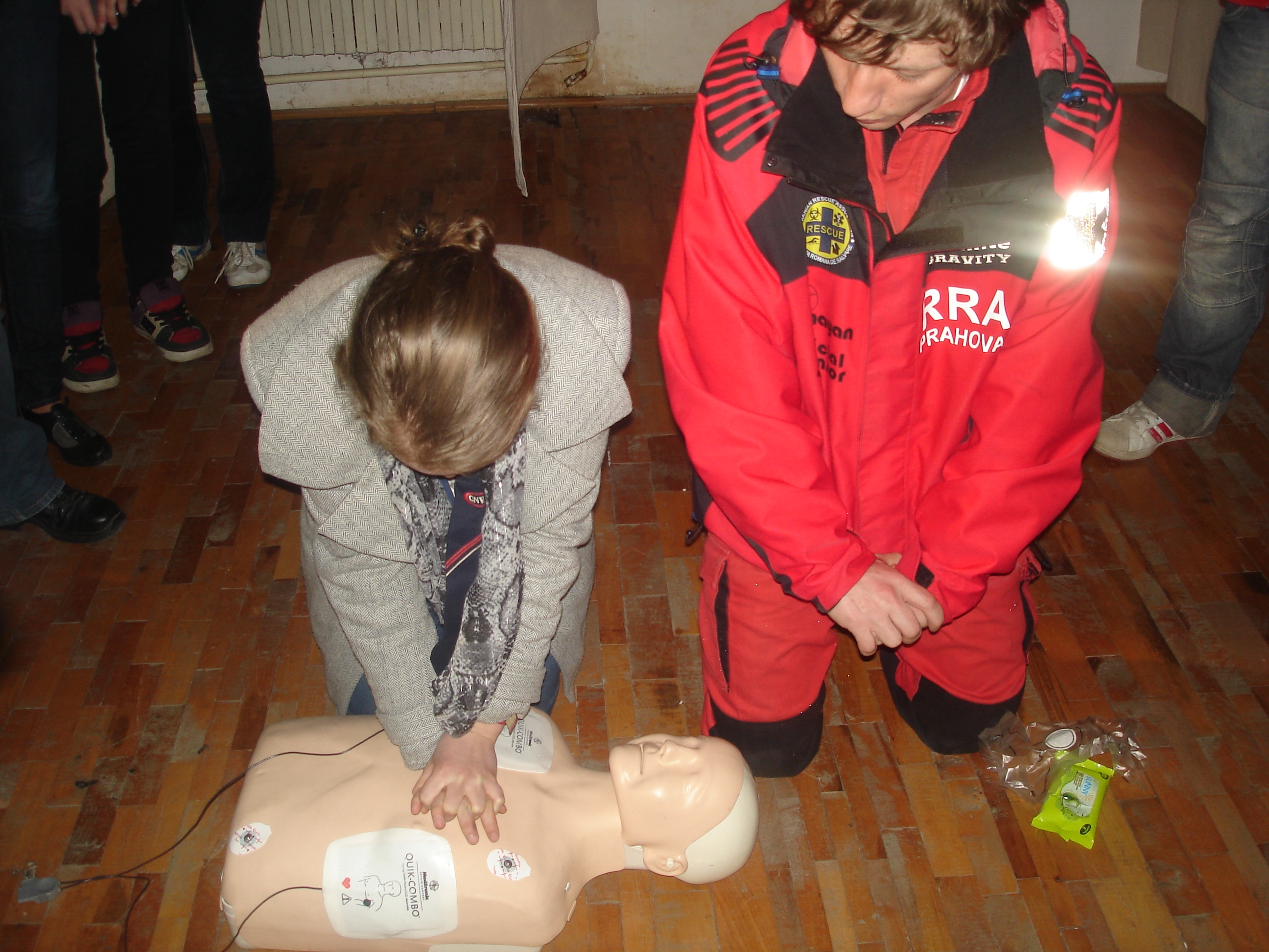 În caz de stop cardiac, elevii, învăţaţi să acorde primul ajutor 