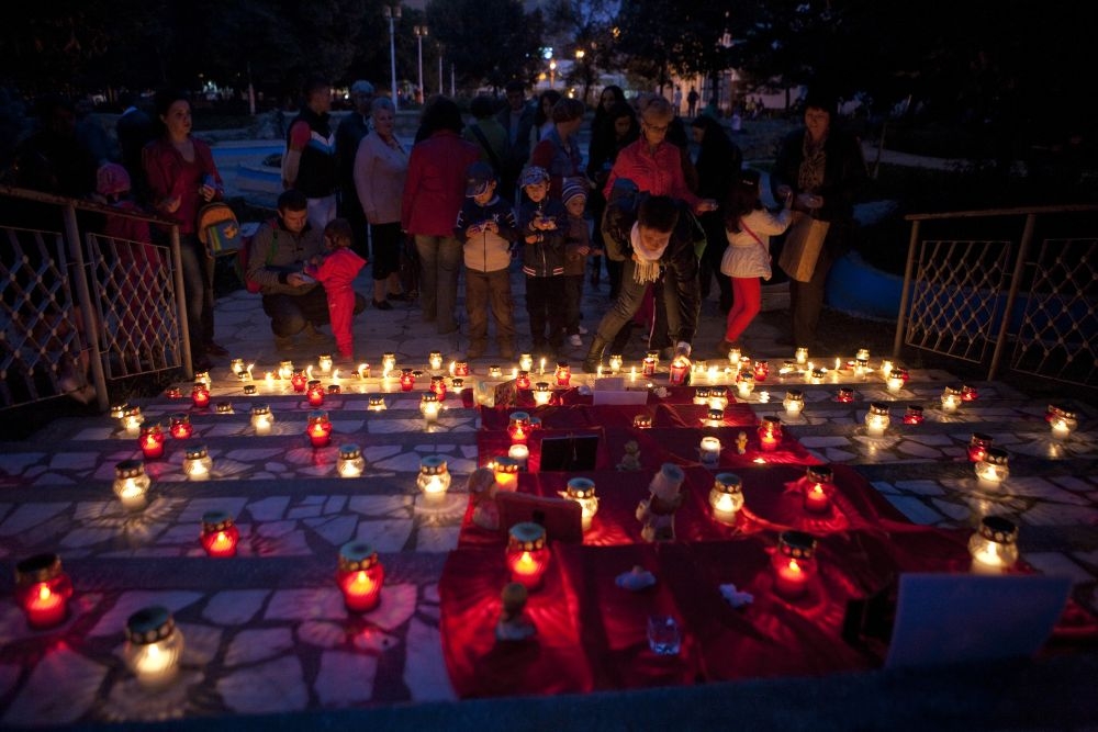 Ziua Internaţională a Comemorării Bebeluşilor şi a Copiilor: Lumină pentru durerea ce nu poate fi mângâiată